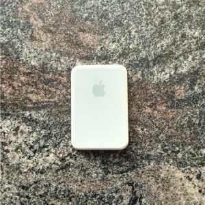 Apple MagSafe Power Pack in White
